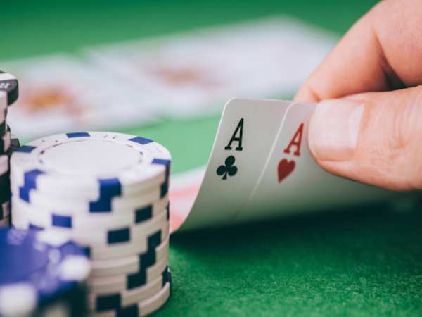 Chơi poker ở Việt Nam và ở nước ngoài có hợp pháp hay không?